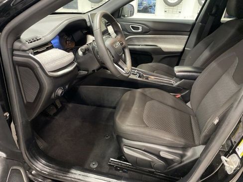 Used 2023 Jeep Compass Sport image 25