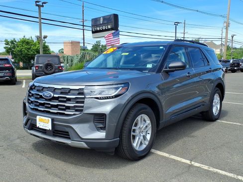 Used 2026 Ford Explorer Active AWD/4WD image 3