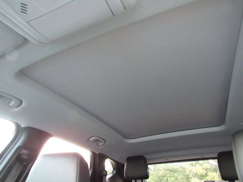 Used 2020 Chevrolet Blazer LT w/ Sound & Technology Package FWD image 32