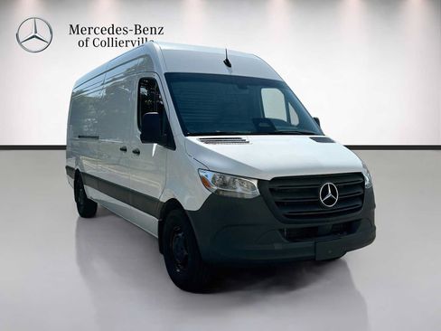 Used 2025 Mercedes-Benz Sprinter 2500 image 3