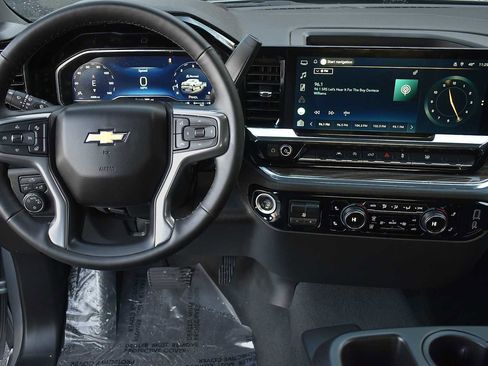 Used 2025 Chevrolet Silverado 1500 LT image 12