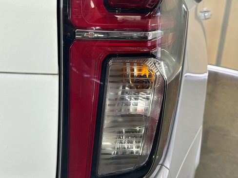 Used 2022 Chevrolet Tahoe RST w/ Sport Performance Package image 32