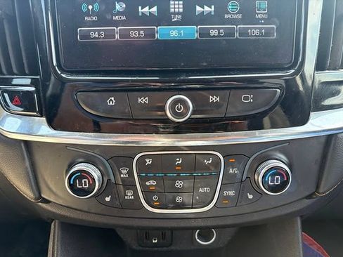 Used 2019 Chevrolet Traverse LT FWD image 18
