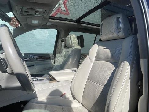 Used 2021 Cadillac Escalade ESV Premium Luxury Platinum image 13