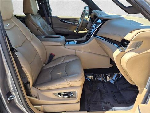 Used 2018 Cadillac Escalade ESV Platinum AWD/4WD image 27