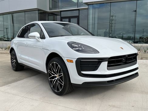 New 2026 Porsche Macan image 9