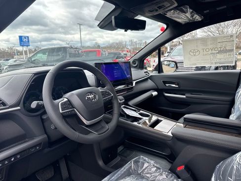 New 2026 Toyota Sienna Platinum AWD/4WD image 15