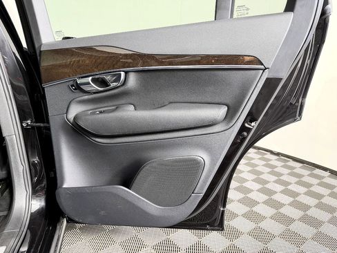 Used 2016 Volvo XC90 T6 Momentum w/ Momentum Plus Package image 40