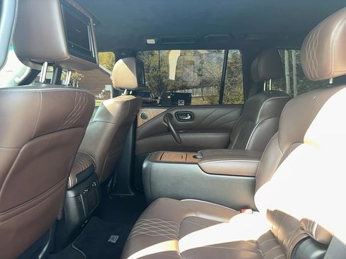 Used 2017 INFINITI QX80 Limited w/ All Season Package AWD/4WD image 13