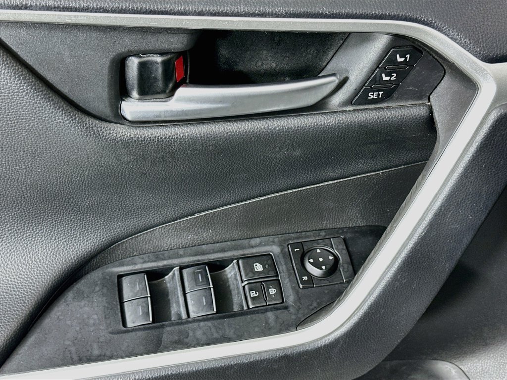Used 2024 Toyota RAV4 Limited w/ Weather Package AWD/4WD image 17