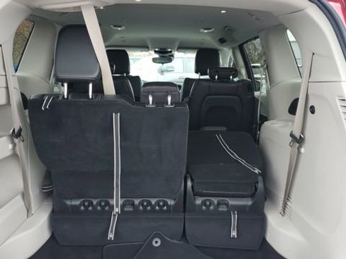 Certified 2024 Chrysler Pacifica Touring-L image 28