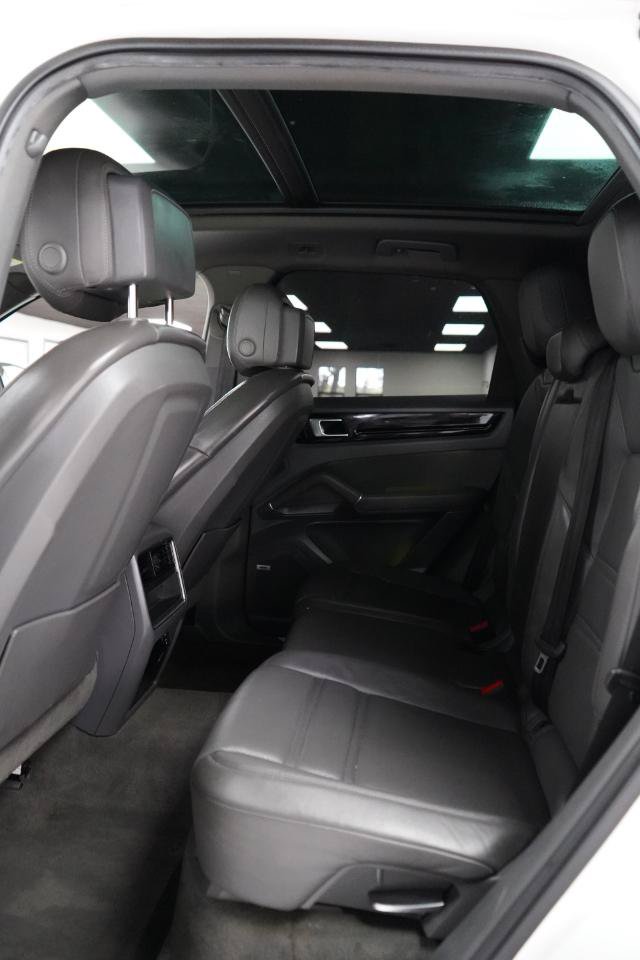 Used 2021 Porsche Cayenne AWD/4WD image 22