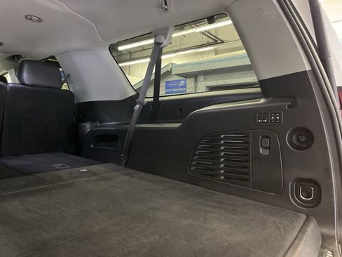 Used 2019 Chevrolet Suburban LT image 40