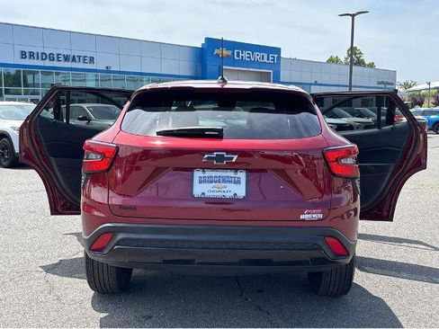 Used 2024 Chevrolet Trax RS w/ Driver Confidence Package FWD image 12