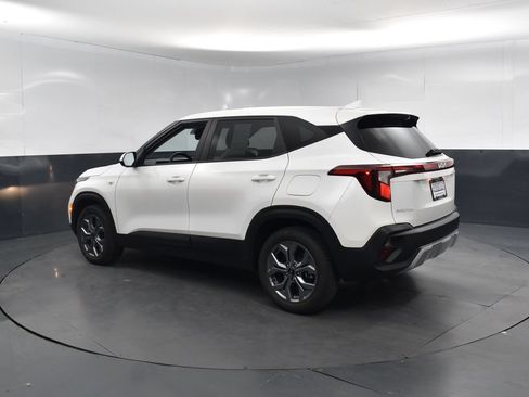 Used 2024 Kia Seltos LX AWD/4WD image 3