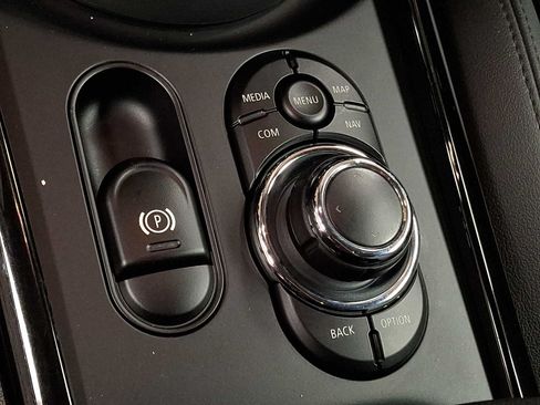 Certified 2023 MINI Cooper Clubman S AWD/4WD image 18