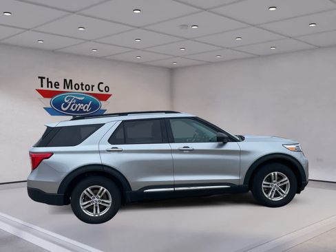 Certified 2022 Ford Explorer XLT w/ Class IV Trailer Tow Package AWD/4WD image 4