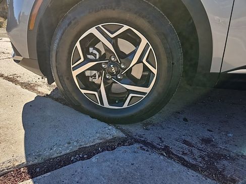 Used 2024 Kia Sportage LX image 10