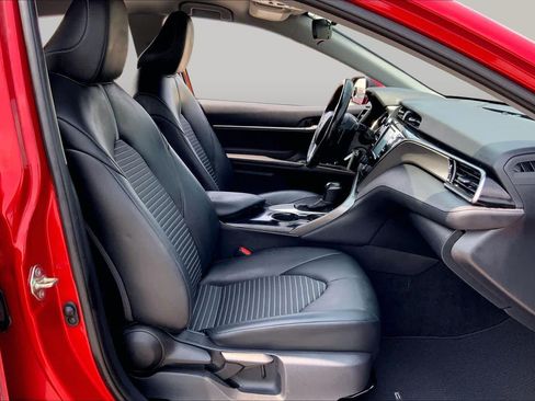 Used 2020 Toyota Camry SE FWD image 9