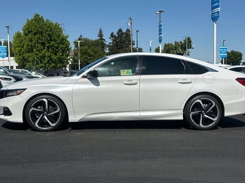 Used 2022 Honda Accord Sport image 2