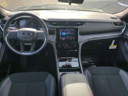 New 2025 Jeep Grand Cherokee L Altitude image 15