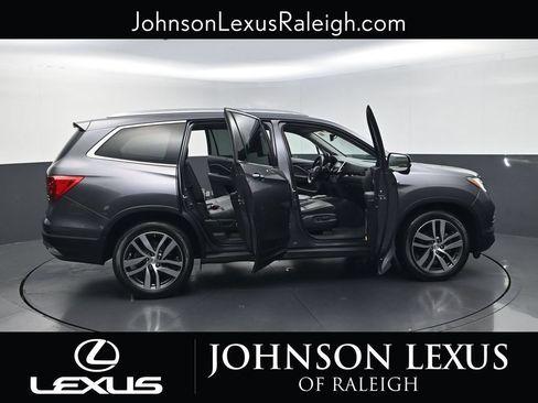 Used 2017 Honda Pilot Touring image 33