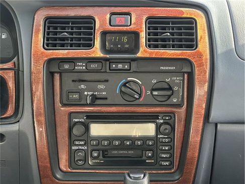 Used 2000 Toyota 4Runner SR5 image 21