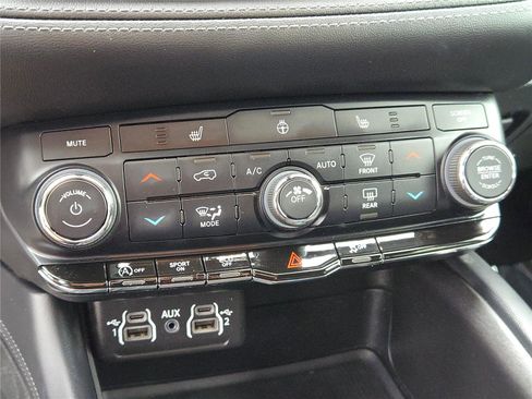 Certified 2024 Dodge Durango SXT RWD image 32