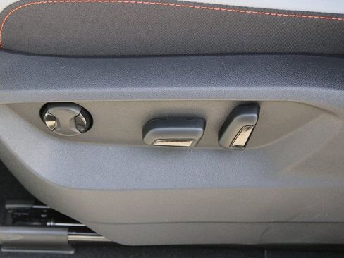 Used 2025 Volkswagen Atlas Peak Edition SE image 10