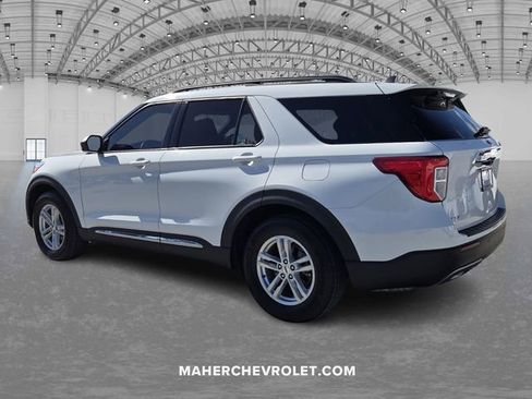 Used 2022 Ford Explorer XLT w/ Equipment Group 202A image 5