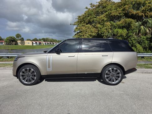 Certified 2024 Land Rover Range Rover Long Wheelbase Autobiography AWD/4WD image 7