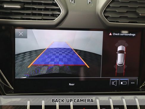 Used 2022 Lamborghini Urus image 8