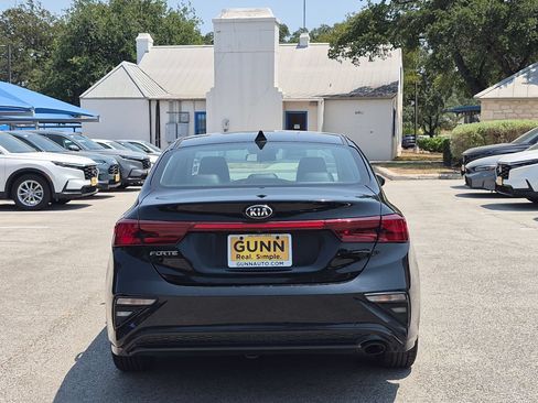 Used 2020 Kia Forte LXS FWD image 4