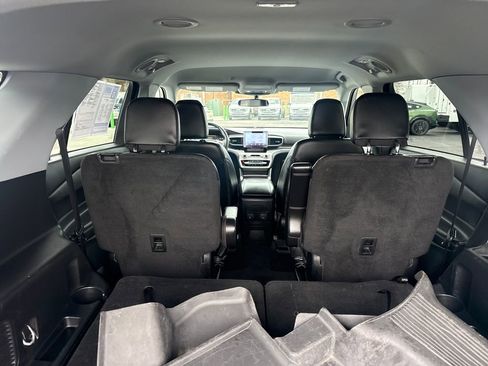 Used 2023 Ford Explorer XLT w/ Equipment Group 202A AWD/4WD image 15