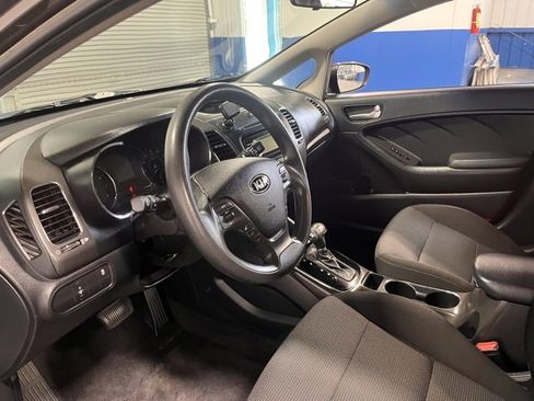 Used 2017 Kia Forte LX image 23