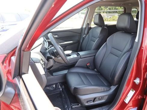 Certified 2025 Nissan Rogue SV w/ SV Premium Package FWD image 10