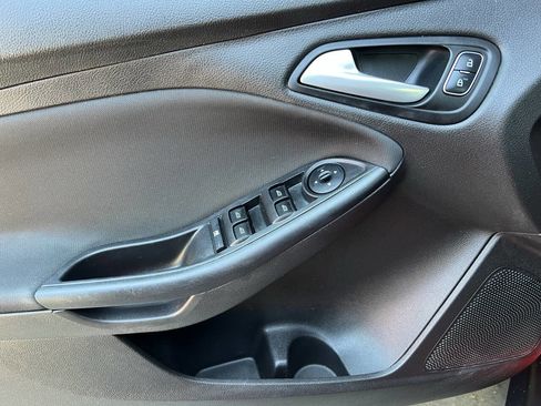 Used 2017 Ford Focus SE FWD image 22