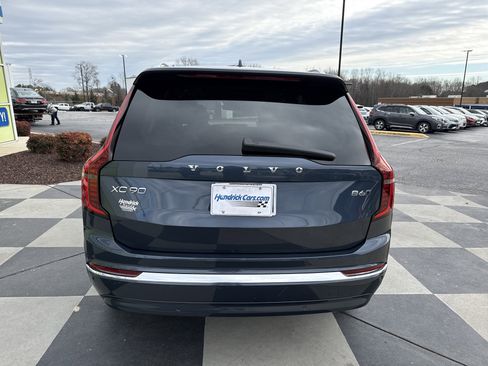 Used 2025 Volvo XC90 B6 Plus image 9
