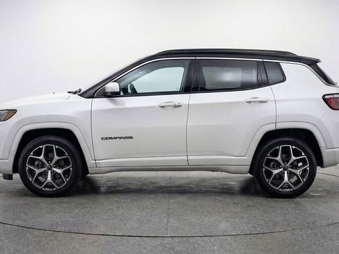 Used 2025 Jeep Compass Limited AWD/4WD image 5