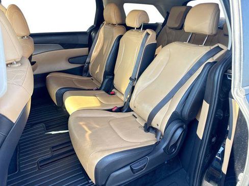 Used 2024 Kia Carnival LX FWD image 24