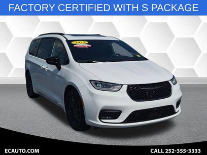 Certified 2025 Chrysler Pacifica Limited w/ Trailer Tow Group