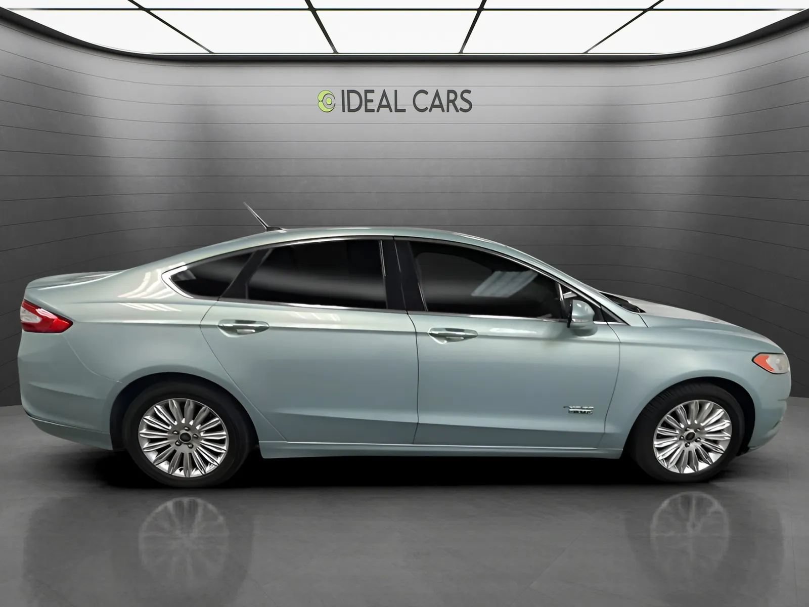 Used 2013 Ford Fusion Energi Titanium FWD image 4