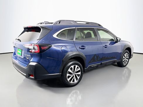 Used 2025 Subaru Outback AWD/4WD image 10