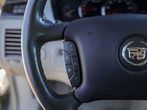 Used 2010 Cadillac DTS Luxury image 17