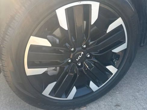 Used 2024 Kia Telluride SX w/ Towing Package FWD image 4