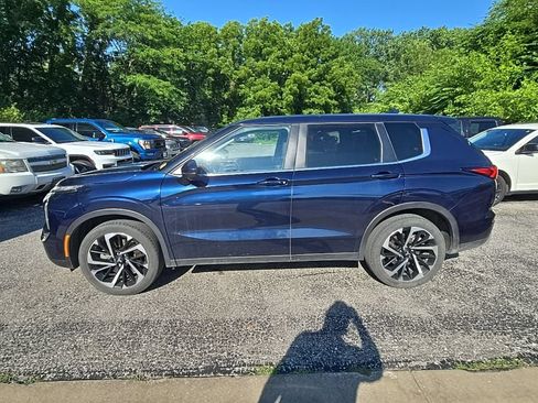 Used 2024 Mitsubishi Outlander SE FWD image 3
