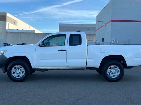 Used 2022 Toyota Tacoma SR image 8