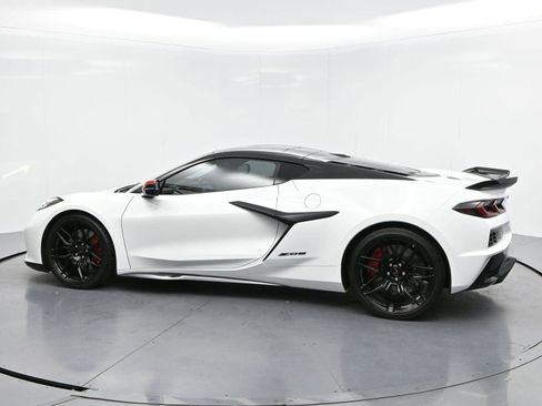 Used 2023 Chevrolet Corvette Z06 w/ Stealth Interior Trim Package RWD image 4