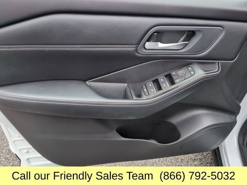 Used 2024 Nissan Rogue SL image 10