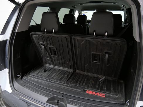 Used 2023 GMC Acadia SLT w/ Technology Package AWD/4WD image 6